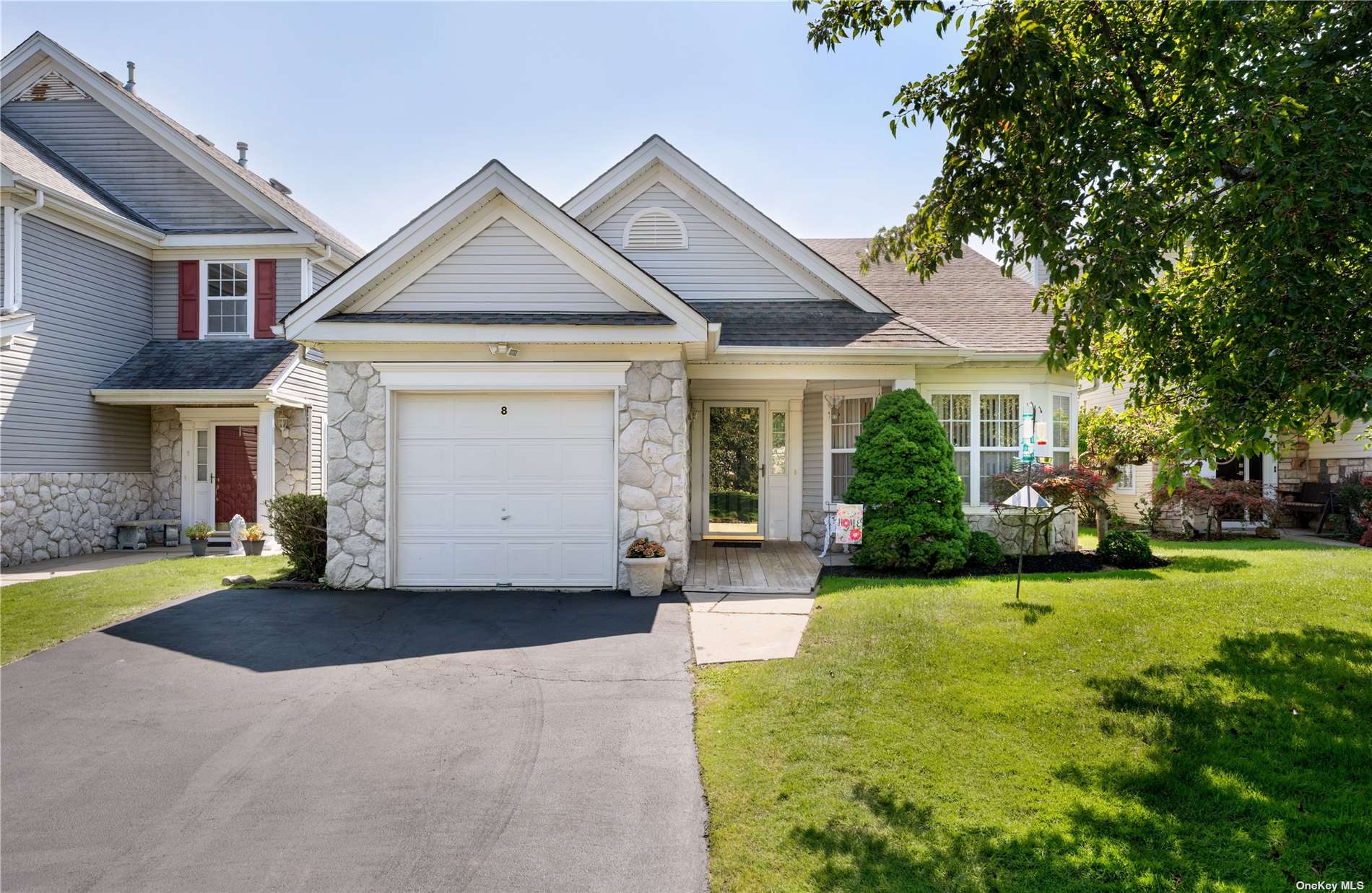Perri Cir, Middle Island, NY 11953