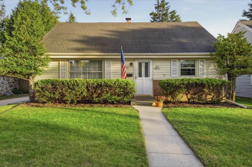 N56W5543 Sunnyside Ln, Cedarburg, WI, 53012-2151 | Card Image