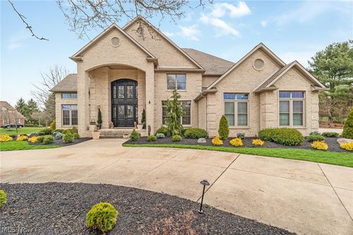 1311 Chantilly Cir Ne, Canton, OH, 44721-3912 | Card Image