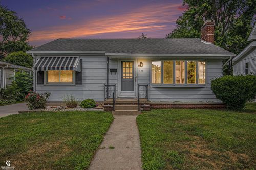 570 Mill St, Algonac, MI, 48001-1330 | Card Image