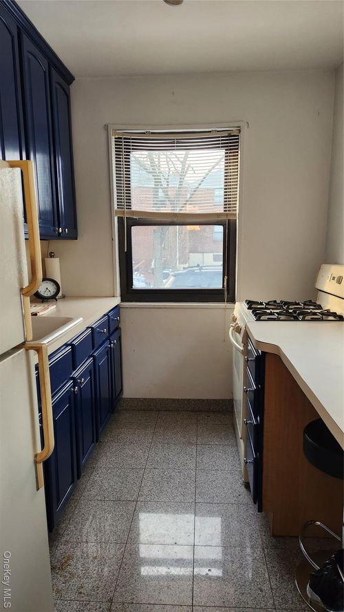 619-15 159 Street, New York, NY, 11357 | Card Image