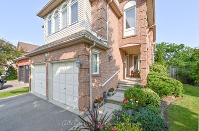 2564 Advent Crt, House other with 4 bedrooms, 3 bathrooms and 4 parking in Mississauga ON | Image 2