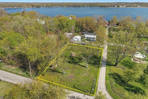 28490 W Main St, Wauconda, IL, 60084 | Card Image
