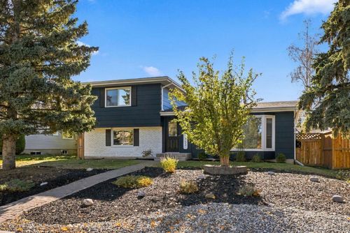 543 Willingdon Blvd Se, Calgary, AB, T2J2B1 | Card Image