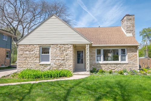 8031 N Whitney Road, Fox Point, WI, 53217 | Card Image