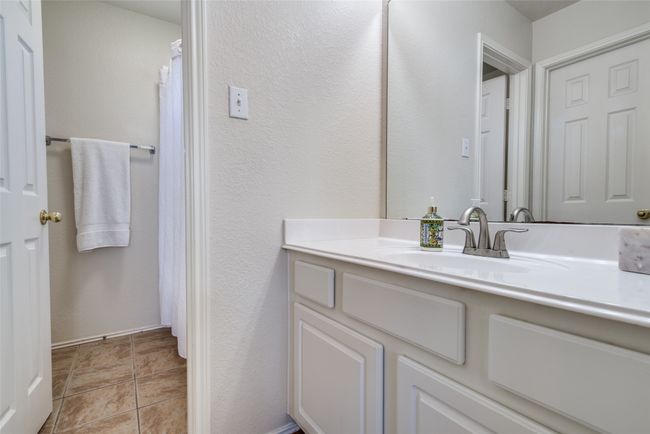 Ensuite upstairs bathroom | Image 21