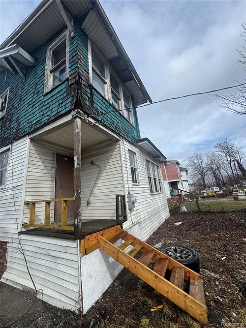 2951 W Philadelphia St, Detroit, MI, 48206-2382 | Card Image