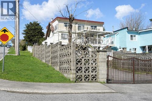 1728 7th Ave, New Westminster, BC, V3M2K8 | Card Image