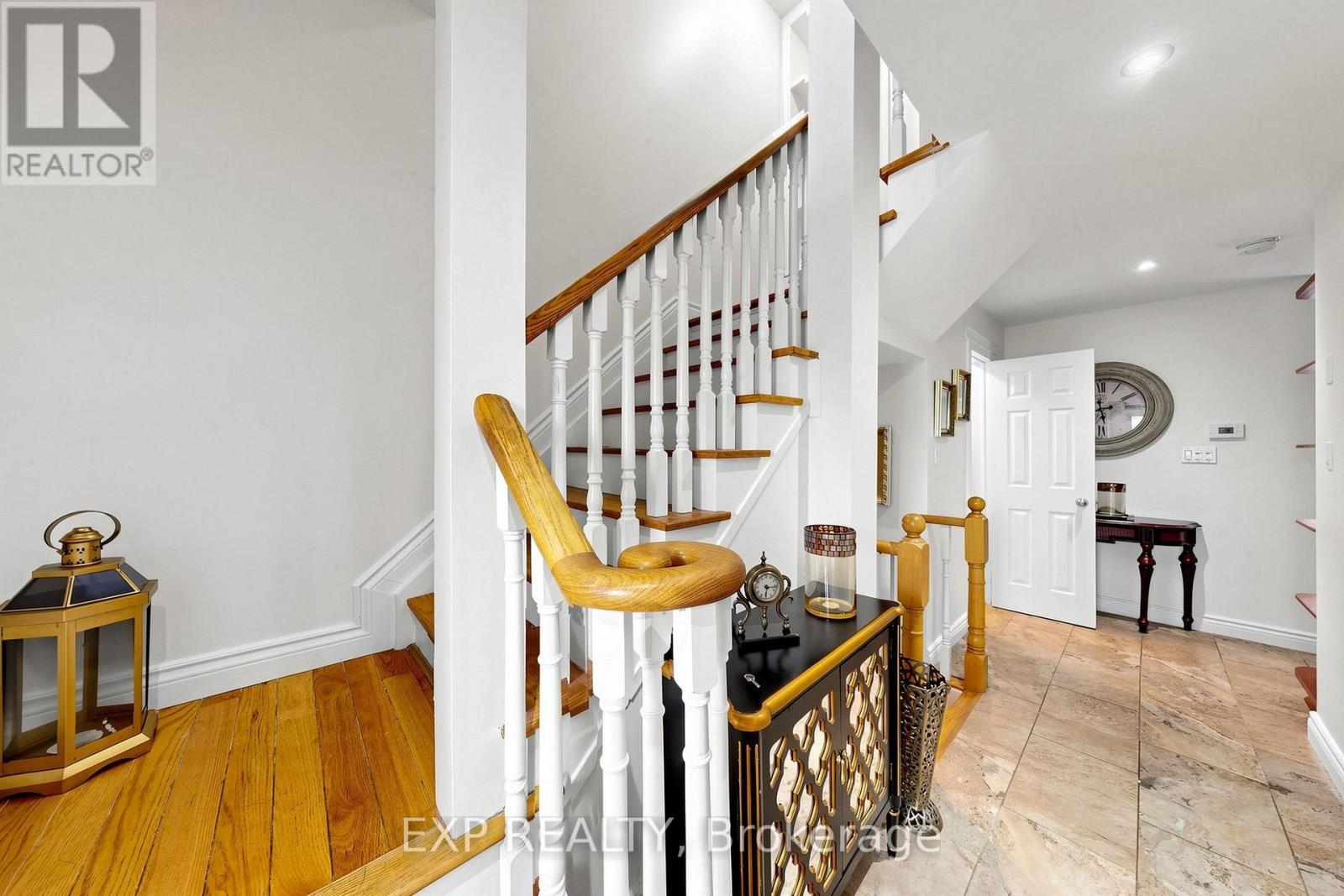 Residential in Mississauga (Hurontario) 4