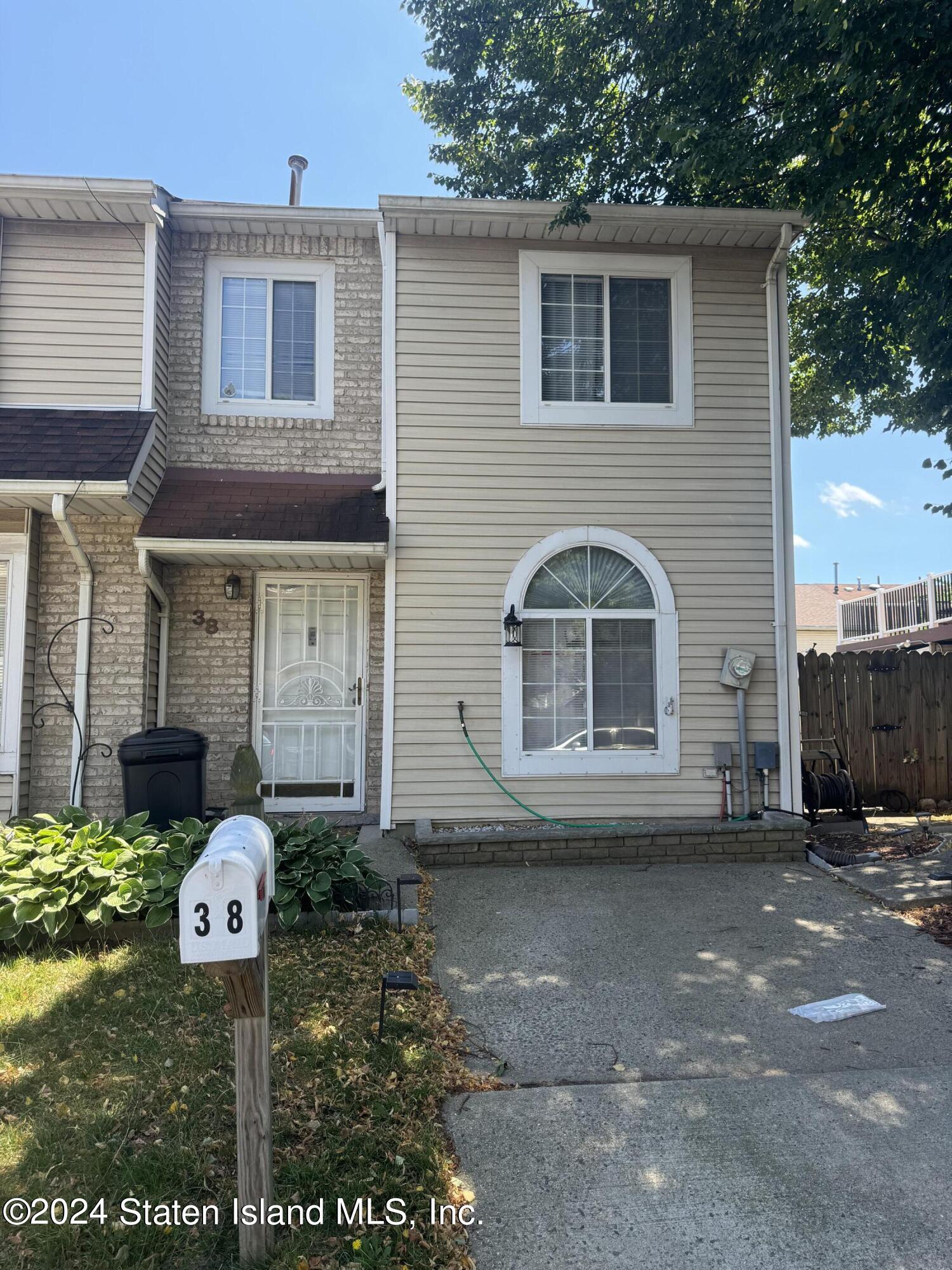 Eleanor Pl, Staten Island, NY 10303
