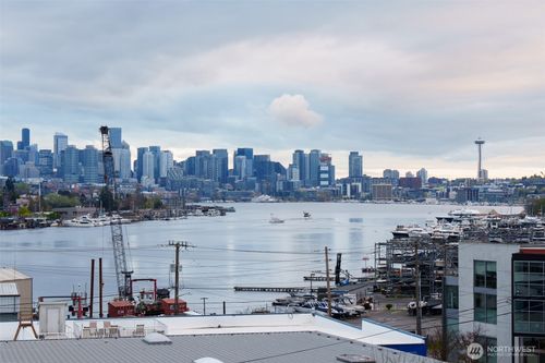 apt-403-3900 2nd Ave Ne, Seattle, WA, 98105-6851 | Card Image