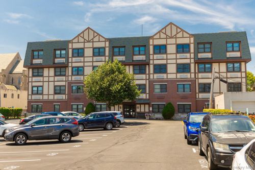 apt-403-55 Clinton Ave, Rockville Centre, NY, 11570-4155 | Card Image