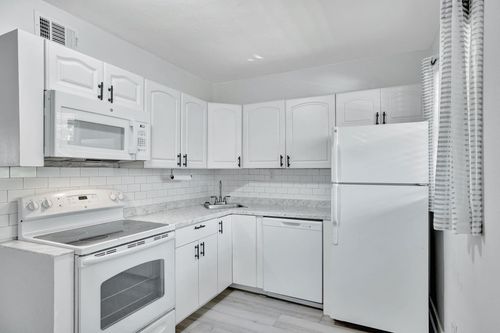 15-2741 Ne 8th Ave, Wilton Manors, FL, 33334-2587 | Card Image