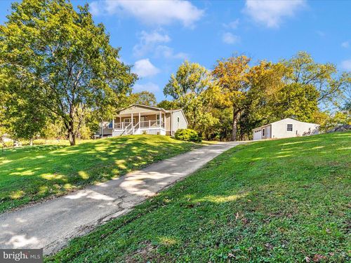 1410 Woodenbridge Ln, MOUNT AIRY, MD, 21771-5284 | Card Image