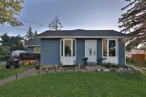 122 N N 100 E, Raymond, AB, T0K | Card Image