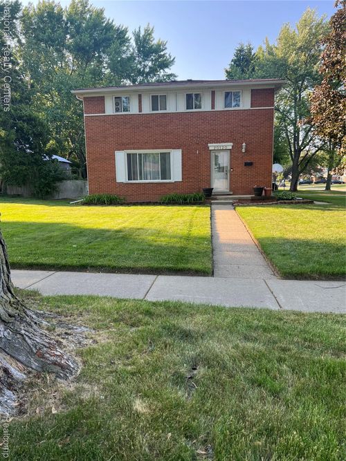 20120 Covington Pkwy, Southfield, MI, 48076-2445 | Card Image