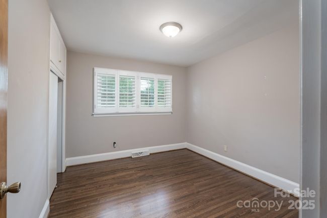 Secondary Bedroom | Image 17