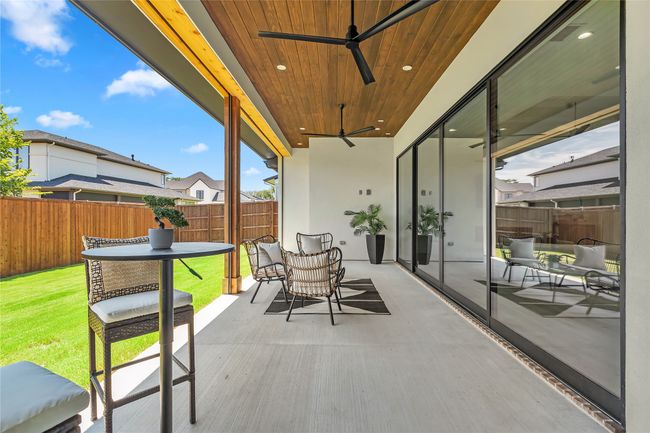 Sunroom / solarium with ceiling fan | Image 37