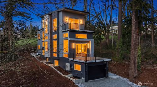 11905 89th Ave Ne, Kirkland, WA, 98034-6018 | Card Image