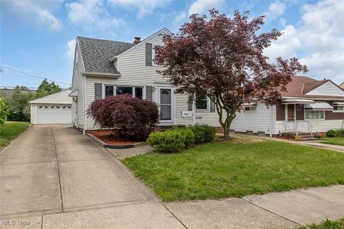 15709 Northwood Ave, Maple Heights, OH, 44137-3746 | Card Image