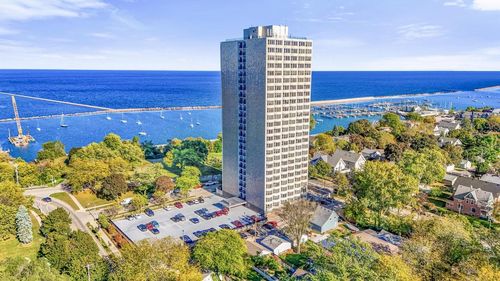 unit-18b-2525 S Shore Dr, Milwaukee, WI, 53207-1964 | Card Image