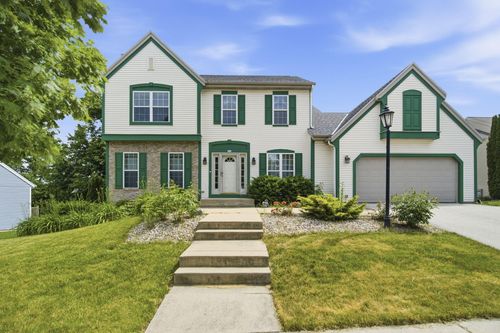 951 River Park Dr, Waukesha, WI, 53189-7781 | Card Image