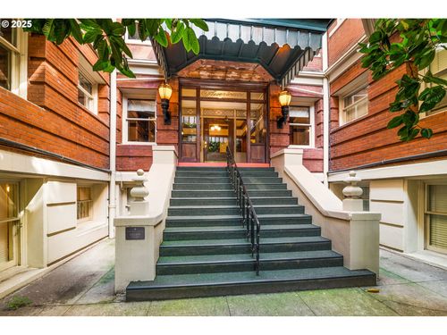 44-2083 Nw Johnson St, Portland, OR, 97209-1352 | Card Image