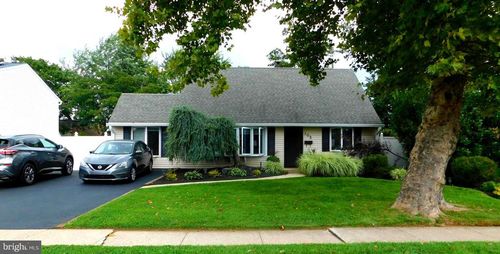 105 Queen Lily Rd, LEVITTOWN, PA, 19057-2032 | Card Image