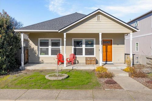 369 Cascade Dr, Central Point, OR, 97502-1638 | Card Image