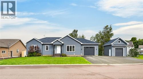 54 Des Aubes Rue, House with 5 bedrooms, 4 bathrooms and null parking in Dieppe NB | Card Image
