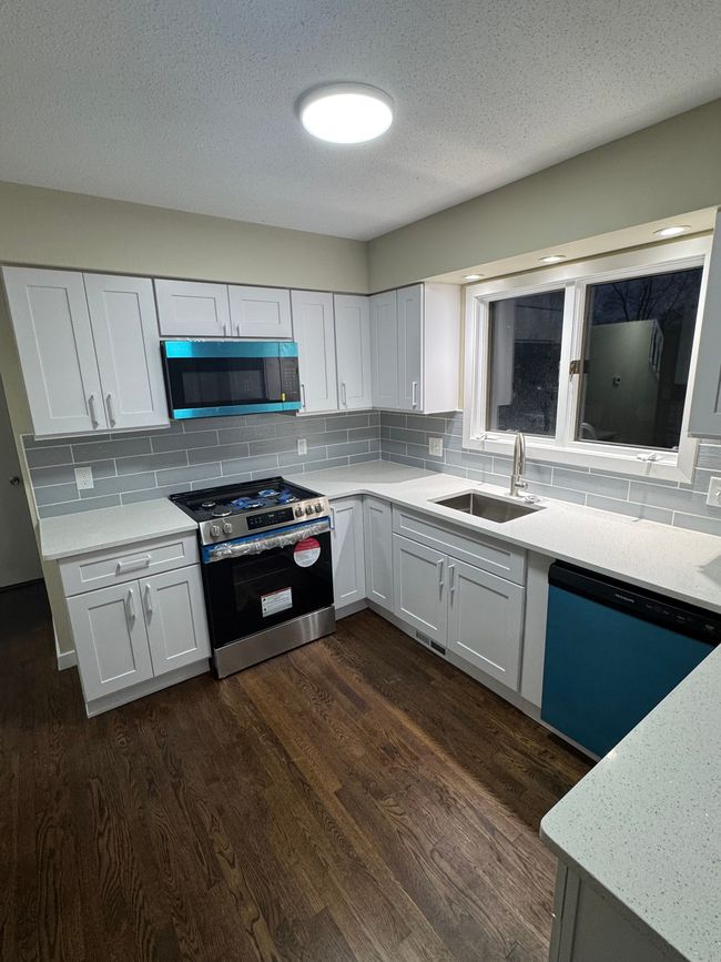 27638 W Huron River Dr, House other with 3 bedrooms, 2 bathrooms and null parking in Flat Rock MI | Image 5