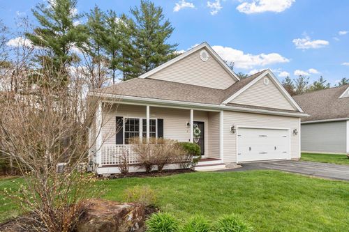 7 Torrey Pines Cir, Plaistow, NH, 03865-2642 | Card Image