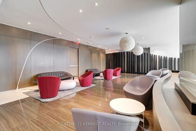 526 - 1 Bloor St E, Condo with 3 bedrooms, 2 bathrooms and null parking in Toronto ON | Image 30
