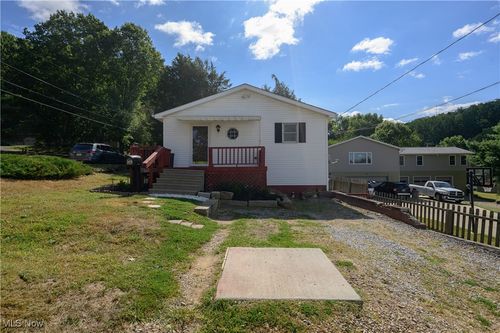 429 Beitler Ave Ne, New Philadelphia, OH, 44663-2918 | Card Image