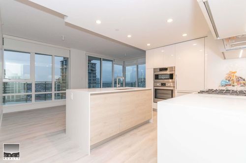 2402-2085 Skyline Dr, Burnaby, BC, V5C0M6 | Card Image