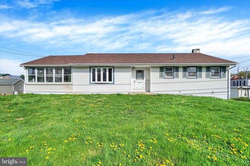 2081 Park St, DOVER, PA, 17315-3657 | Card Image