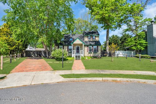 352 Cedar Dr, MANAHAWKIN, NJ, 08050-3001 | Card Image