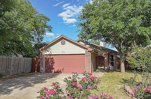 3112 Fairfield Dr, Grand Prairie, TX, 75052-7471 | Card Image