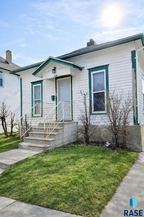 819 11th St Street, Sioux Falls, SD, 57104 | Card Image