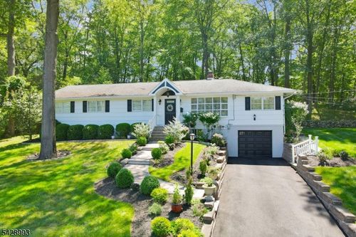151 Page Dr, Oakland, NJ, 07436-2516 | Card Image