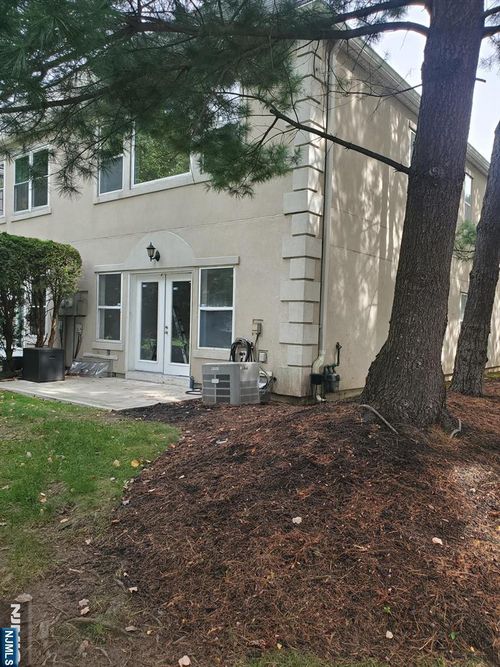 8601 Brittany Dr, Wayne, NJ, 07470-3294 | Card Image