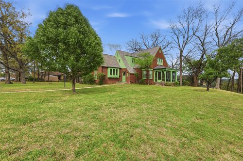 422 S Highland St, Ada, OK, 74820-6949 | Card Image