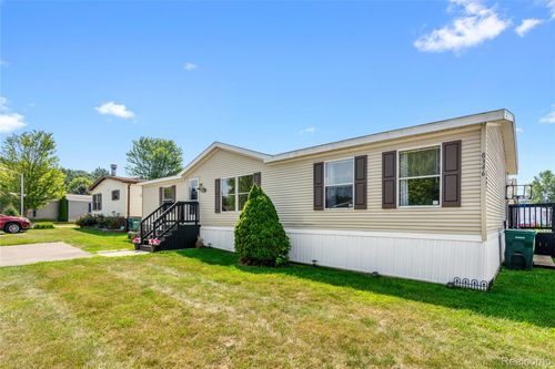 8346 Whitehorn Ln, FENTON, MI, 48430-8383 | Card Image