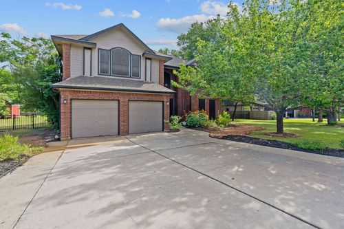 222 Primrose Dr, Kyle, TX, 78640-8848 | Card Image