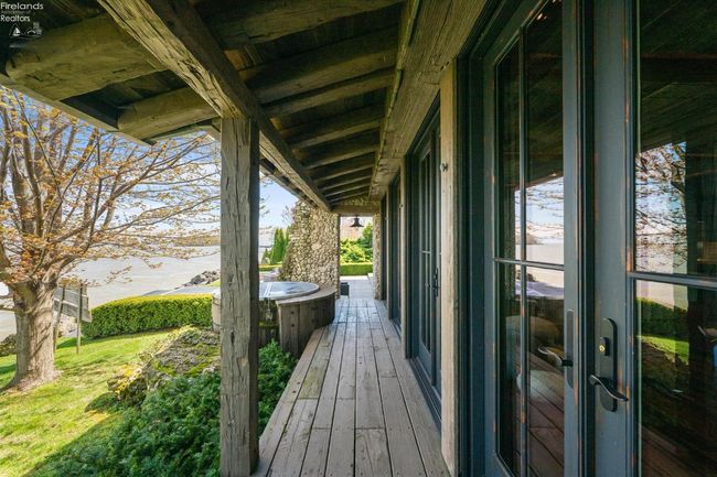 4917 E Cliff Rd, House other with 3 bedrooms, 5 bathrooms and 2 parking in Port Clinton OH | Image 73