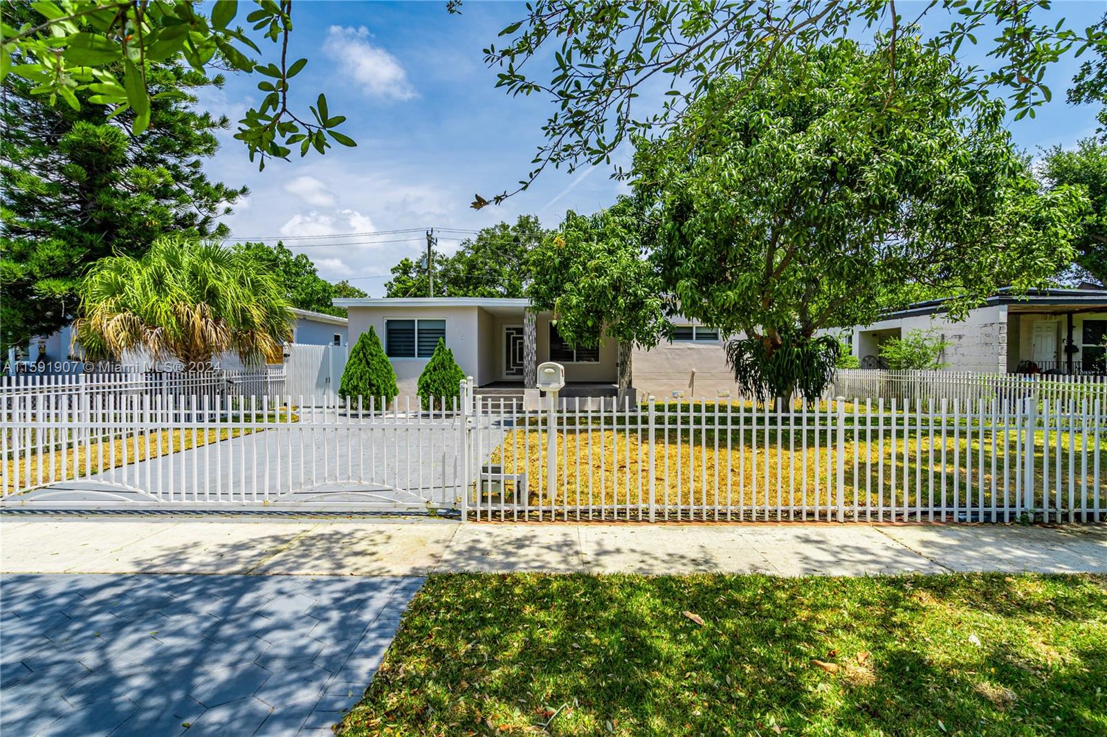 159th St, North Miami Beach, FL 33162