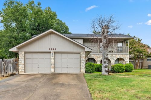 1303 Creekview Dr, Round Rock, TX, 78681-6203 | Card Image