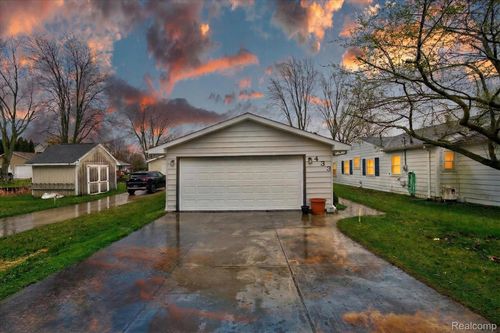 433 Walnut Drive, East China Township, MI, 48054 | Card Image