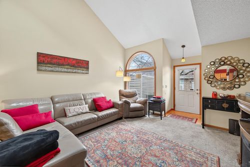 13264 Aberdeen St Ne, Blaine, MN, 55449-4101 | Card Image