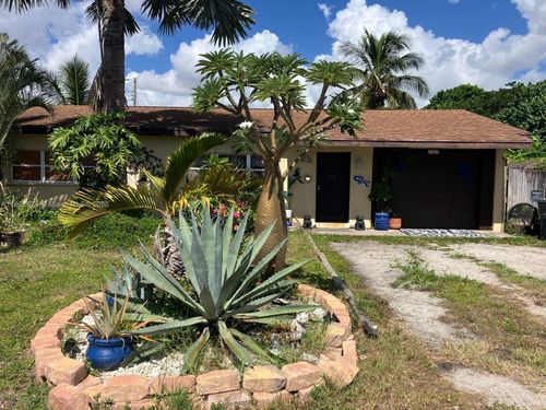 7757 Terrace Rd, Lantana, FL, 33462-6143 | Card Image